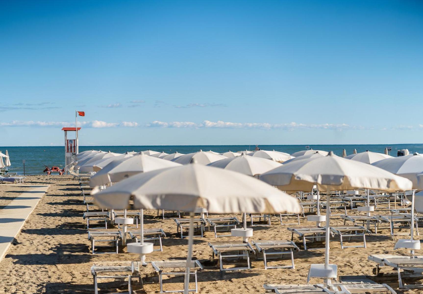 Hotel All'Orologio 3 Stelle Superior Caorle Exterior foto