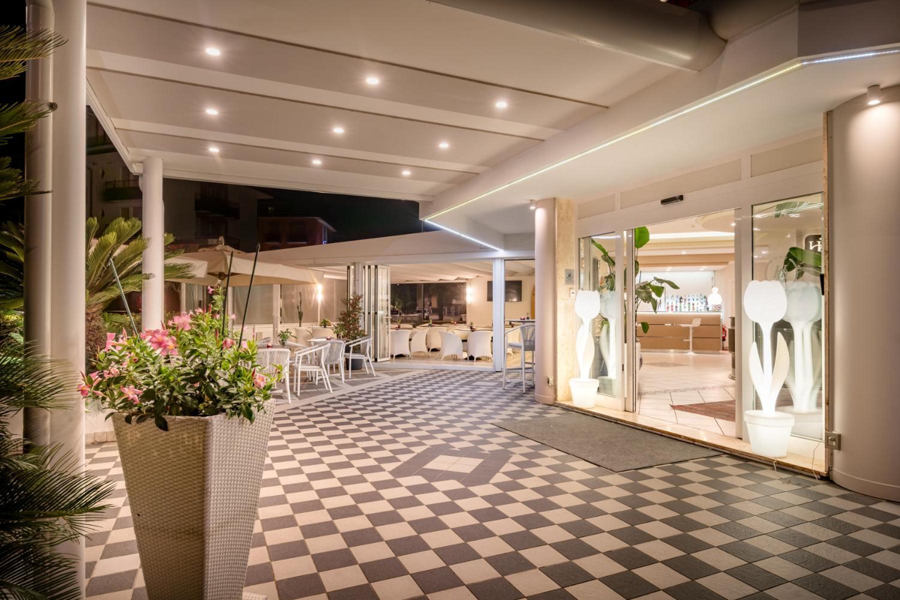 Hotel All'Orologio 3 Stelle Superior Caorle Exterior foto