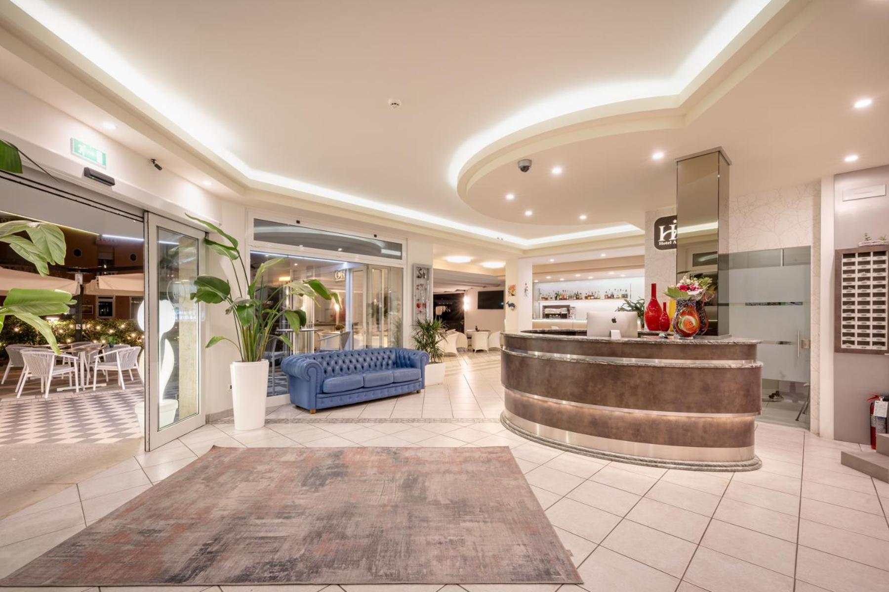 Hotel All'Orologio 3 Stelle Superior Caorle Exterior foto